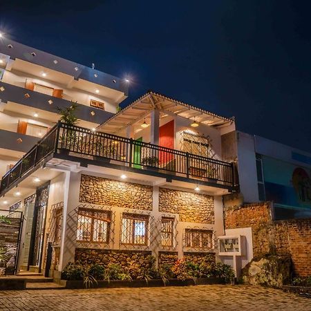 Brixia Cafe & Guest Bed & Breakfast Galle Bagian luar foto