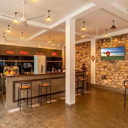 Brixia Cafe & Guest Bed & Breakfast Galle Bagian luar foto