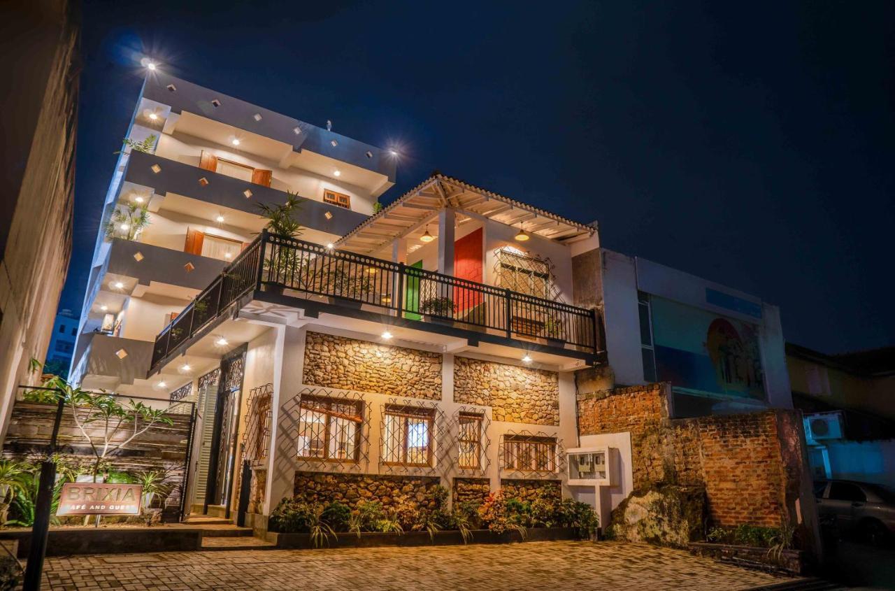 Brixia Cafe & Guest Bed & Breakfast Galle Bagian luar foto
