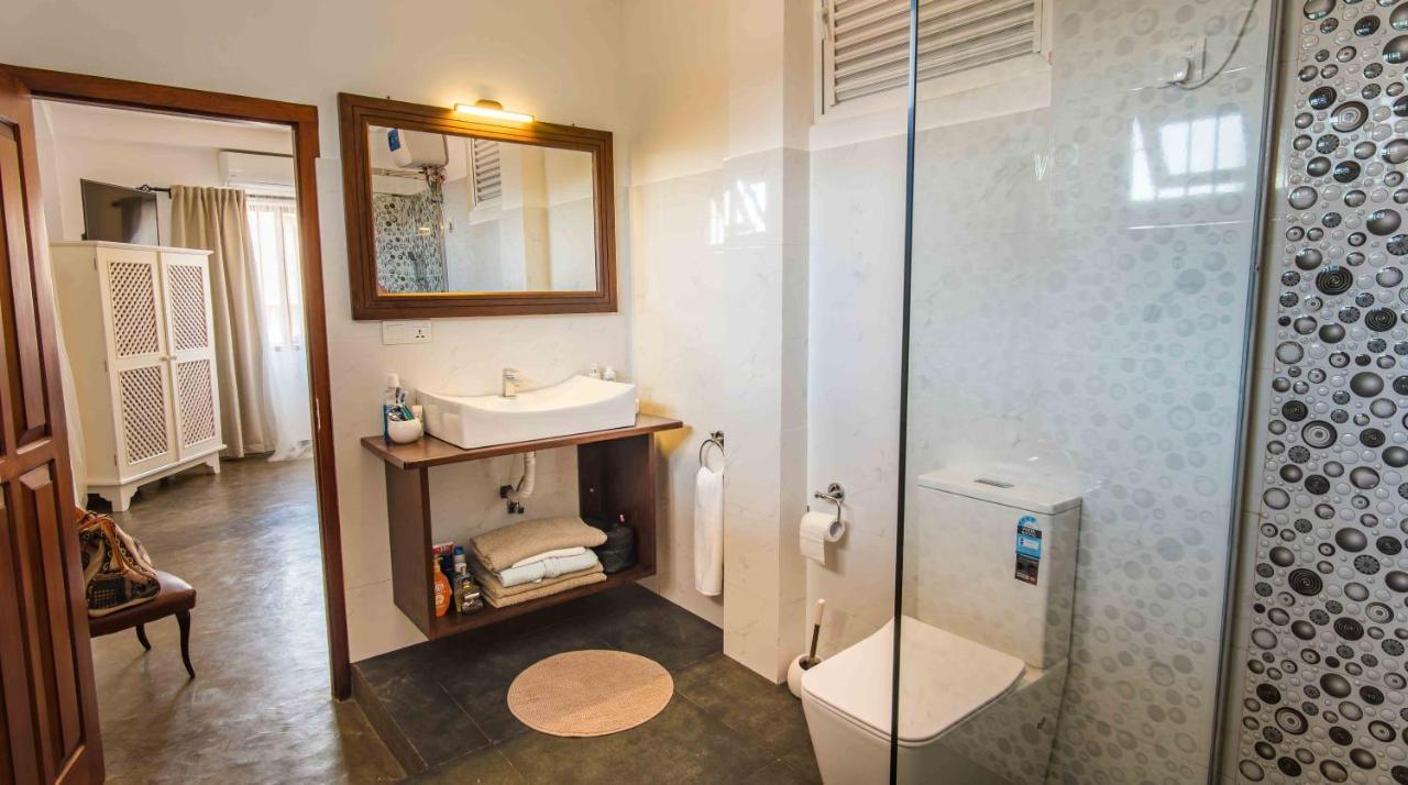 Brixia Cafe & Guest Bed & Breakfast Galle Bagian luar foto
