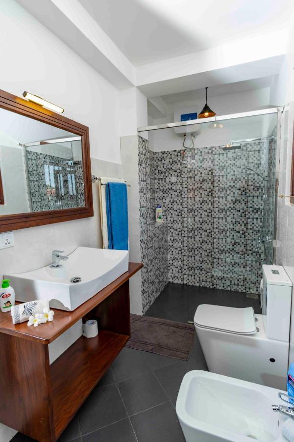 Brixia Cafe & Guest Bed & Breakfast Galle Bagian luar foto