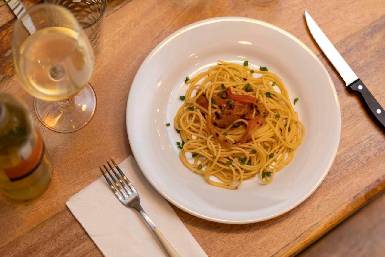 Brixia Cafe & Guest Bed & Breakfast Galle Bagian luar foto