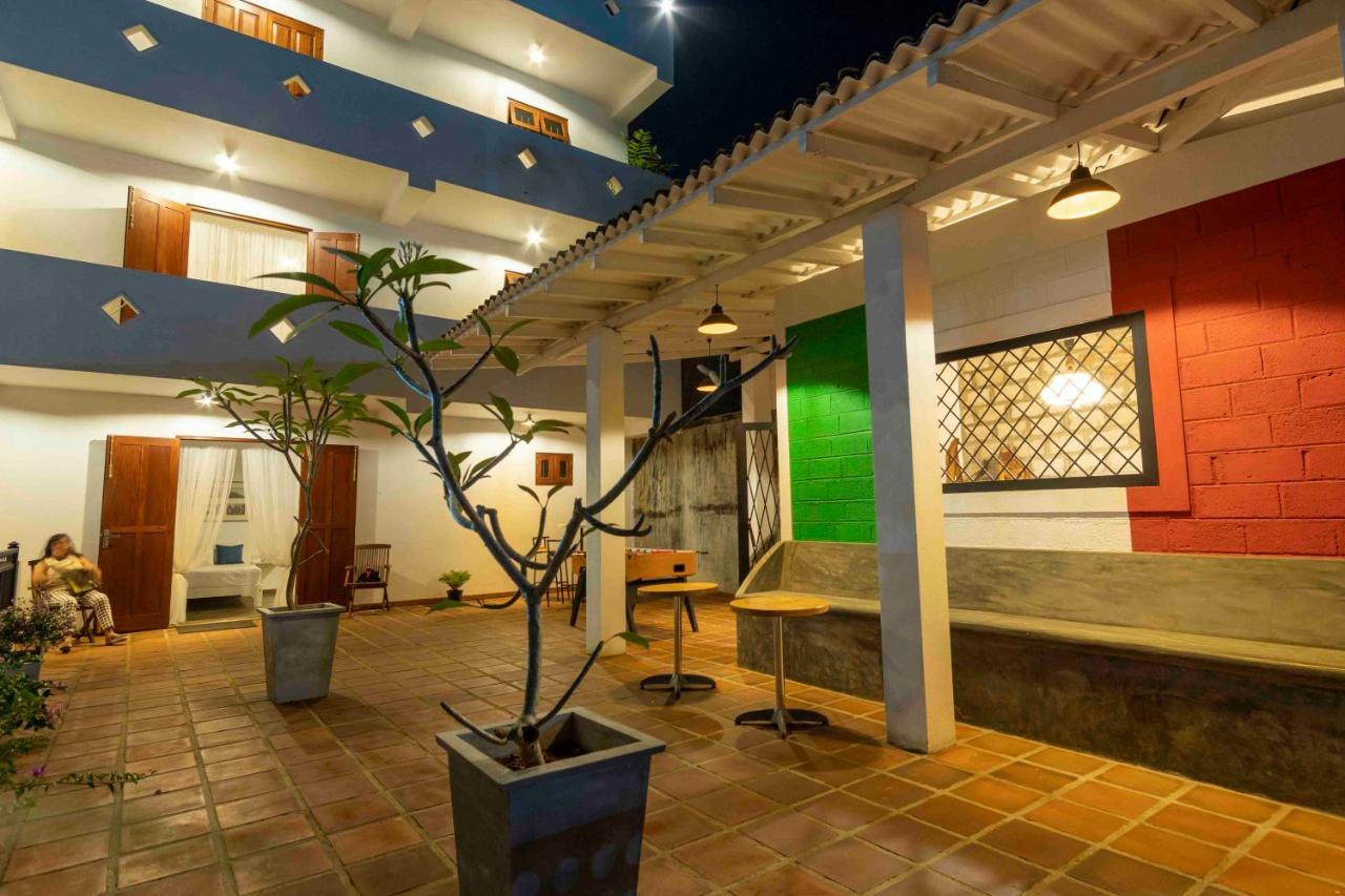 Brixia Cafe & Guest Bed & Breakfast Galle Bagian luar foto
