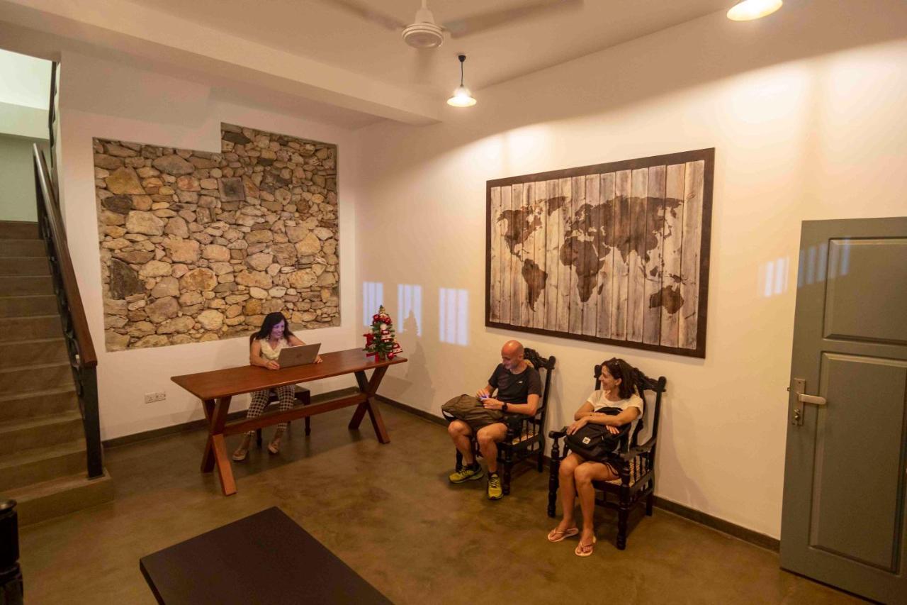 Brixia Cafe & Guest Bed & Breakfast Galle Bagian luar foto